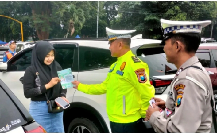 Polres Bondowoso Terapkan Stiker & Imbauan Mudik Aman, Keluarga Nyaman