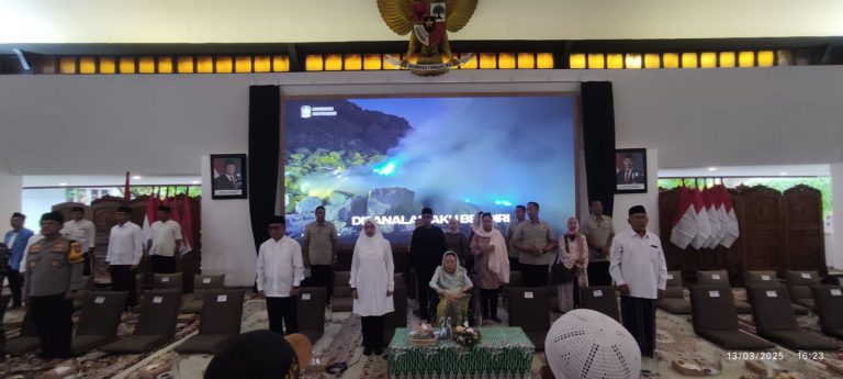 Bersama Derektur PT Andromeda Graha Bukber Turut hadiri Para Ketua Komunitas dan Lembaga