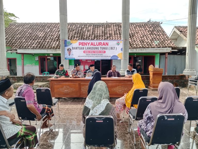 Babinsa Rembang, Dampingi Pembagian BLT DD Tahap I Tahun 2025
