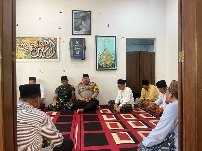 Turut Berbelasungkawa, Dandim Takziah ke Rumah Duka Istri Gus Shobih (Wabup Pasuruan)