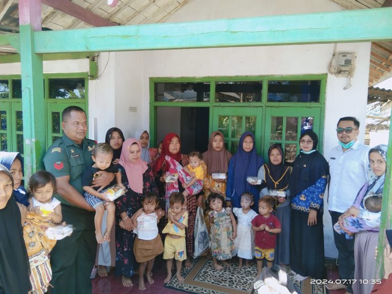 Babinsa Desa Wonorejo Turut Serta Dalam Giat Posyandu dan Pemberian Asupan Gizi untuk Balita