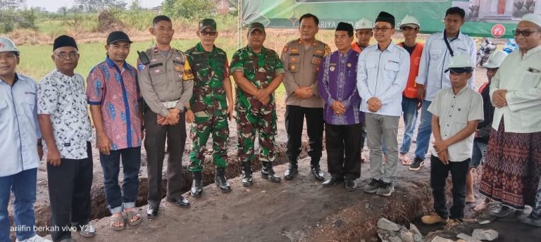 Dukung Pembangunan Rumah Ibadah, Batituud Koramil 05 Grati Hadiri Peletakan Batu Pertama Pembangunan Masjid