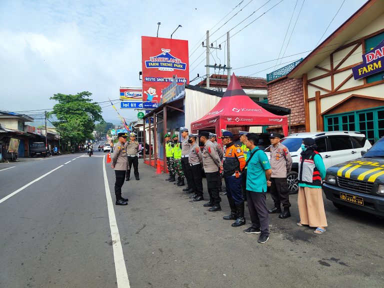Menunjang Keamanan Dan Kenyamanan Para Pemudik, Babinsa Bersama Tiga Pilar Amankan Pos Pam Lebaran
