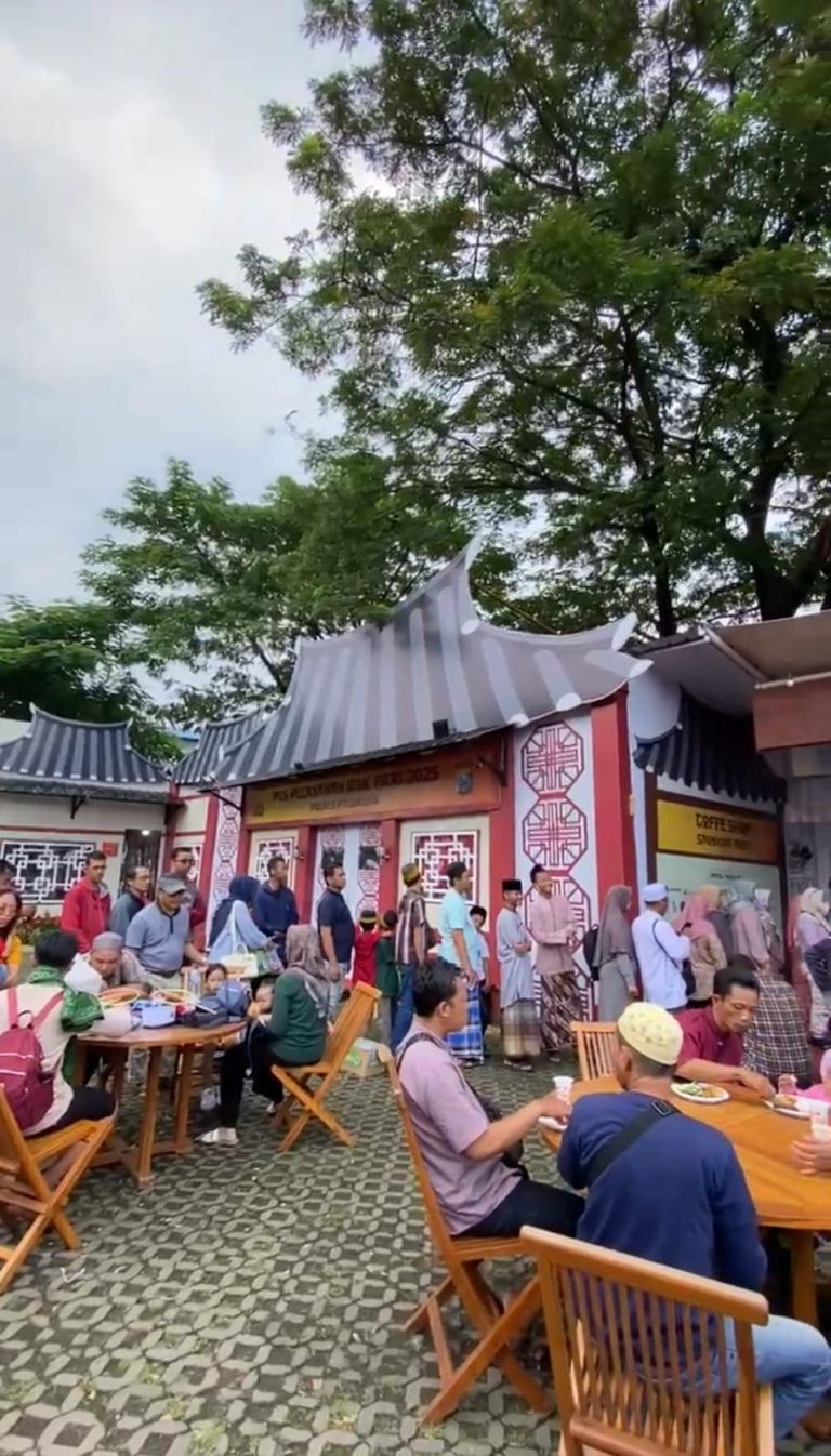 Mewujudkan Slogan Polri untuk Masyarakat, Polres Pasuruan Bagikan Makan Gratis untuk Pemudik