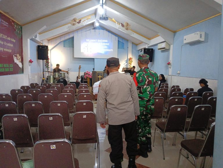 Pastikan Kondusif, Babinsa Martopuro Amankan Perayaan Paskah di Gereja GBIS Purwosari