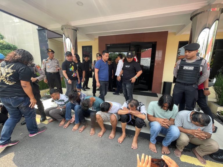 Tim Jatanras Polda Jatim dan Resmob Paskot, tangkap 7 pelaku penculikan di Rejoso.