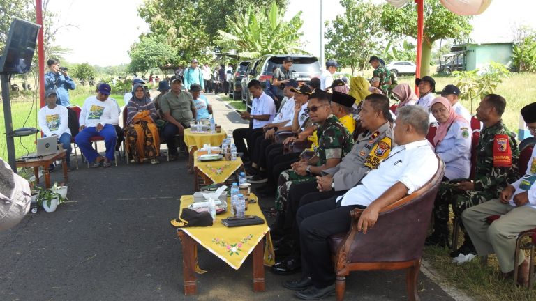 Dandim 0819 dan Forkopimda Kota Pasuruan Ikuti Gerakan Tanam Padi Serentak Bersama Presiden RI
