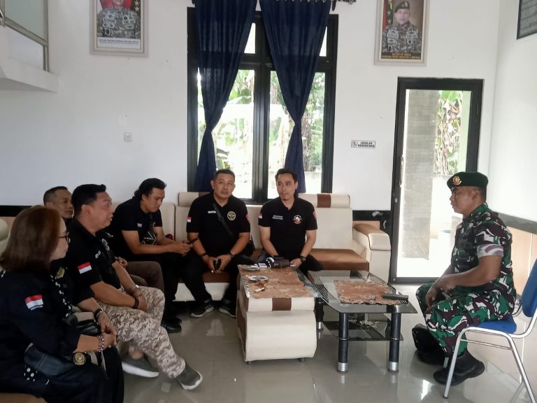 Kunjungan Tuk mempererat Tali silaturahmi Yayasan Bantuan Hukum dan media ke Kompi Senapan B Yonif 515 UTY Kostrad.