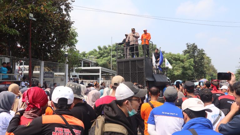 Polres Pasuruan Sukses Jamin Kelancaran Aksi Buruh dari Start hingga Finish
