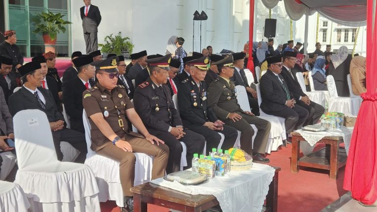 Kasdim 0819/Pasuruan Menghadiri Upacara Hardiknas