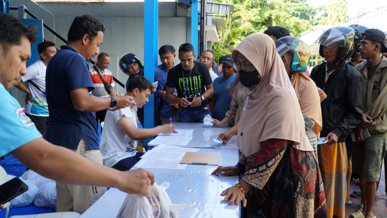 Wujudkan Semangat Berbagi, PLN UP3 Madura Salurkan Kurban Iduladha kepada Masyarakat