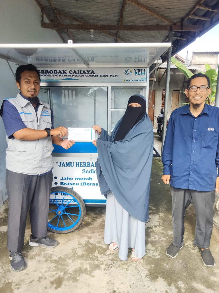 YBM PLN UP3 Madura Salurkan Bantuan Usaha kepada Warga Pamekasan, Dorong Pemberdayaan Ekonomi Keluarga Pra-Sejahtera