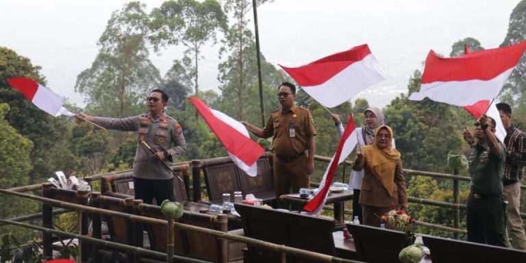Semangat Kemerdekaan, Polres Magetan dan Forkopimda Magetan “Ngopi Bareng” Bersama Petani Kopi di Lereng Lawu