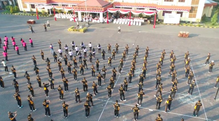 Polres Pasuruan Pererat Hubungan dengan Masyarakat Lewat Lomba HUT RI ke-80