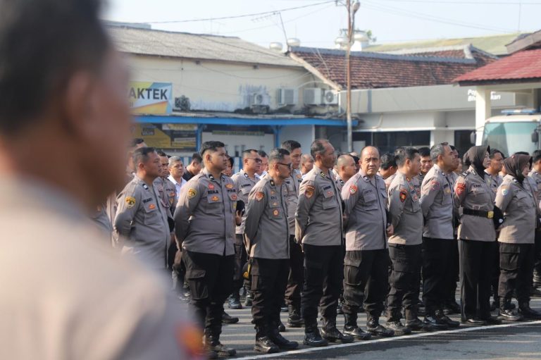 Pimpin Apel Pagi, Kapolres Kediri Beri Motivasi Awal Pekan