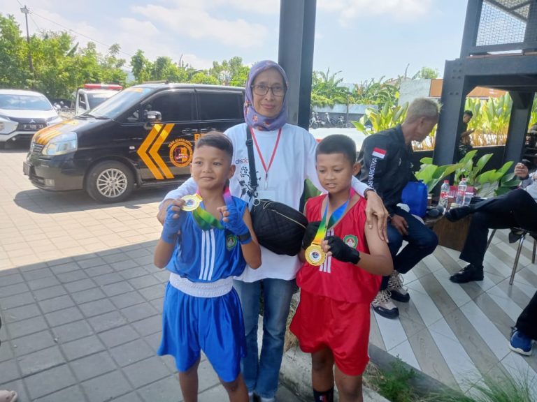 Bibit Petinju Putra Daerah Pasuruan meraih medali & Piagam IWOI.
