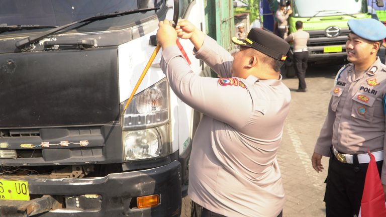 Polres Pasuruan Gelar Gebyar Bendera Merah Putih di Bangil