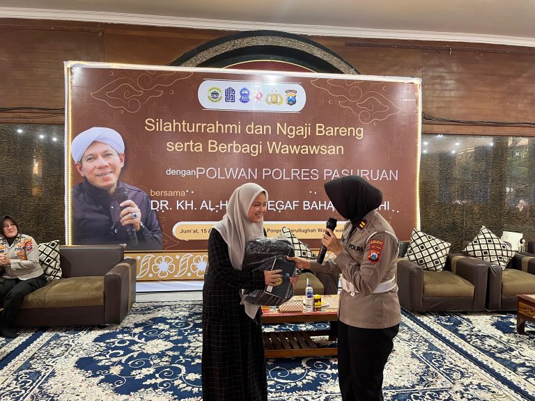 Polwan Polres Pasuruan Berikan Edukasi Keselamatan dan Pencegahan Kekerasan Asusila kepada Santri