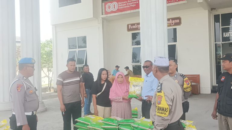 Polsek Gempol Gelar Gerakan Pangan Murah, 6 Ton Beras Bulog Ludes Terjual