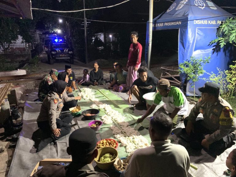 “Ayo Jogo Pasuruan”, Kades Wonokerto Inisiatif Buat Grup WhatsApp Antar-Pos Ronda Guna Percepat Informasi