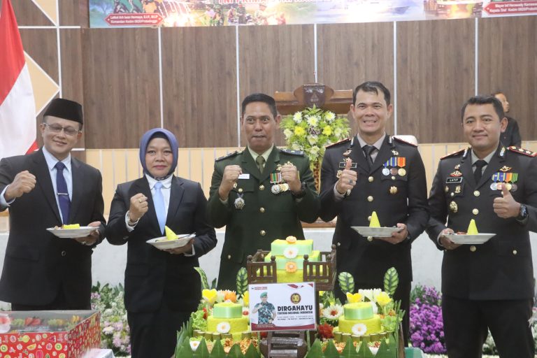 Semangat Sinergi, Kapolres Probolinggo Bersama Forkopimda Rayakan HUT TNI ke-80 di Kodim 0820