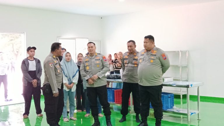 Irwasda Polda Jatim dan Kapolres Pasuruan Tinjau SPPG Polri Wonorejo