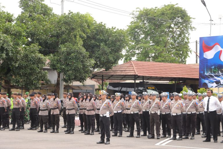 Apel Gelar Pasukan Ops Zebra Semeru 2025, Kapolres Kediri Tekankan Keselamatan dan Pelayanan Humanis