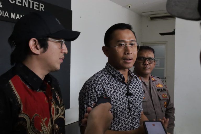 Polrestabes Surabaya Amankan Dua Orang Terduga Pencuri Puluhan Lampu Kota Lama