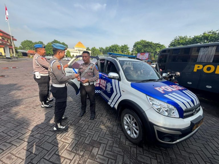 PELAKSAAN OPS ZEBRA SEMERU 2025, PROPAM POLRES PASURUAN CEK SEMUA KENDARAAN ANGGOTA