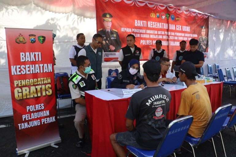 Polres Pelabuhan Tanjungperak Cek Kesehatan Gratis Pengemudi Angkutan Umum dan Ojol