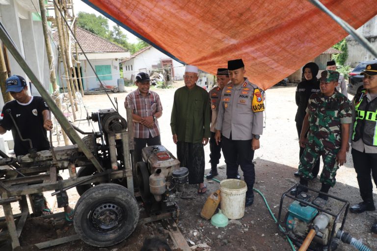Bantuan Sumur Bor Polres Kediri Disambut Antusias Warga Gurah
