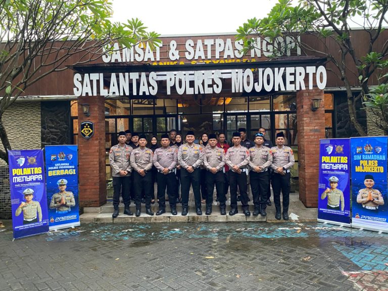 Pelayanan Humanis di Bulan Puasa, Samsat Mojokerto kab Tetap Prima Layani Masyarakat