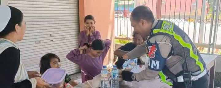Satlantas Polresta Banyuangi Berikan Aksi Menyentuh Hati Masyarakat dan Edukasi