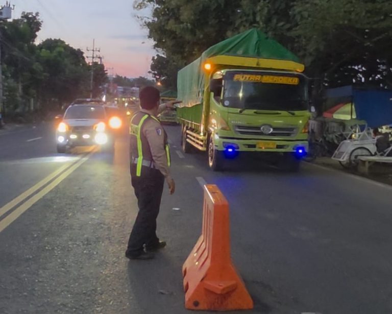 Jalur Menuju ASDP Ketapang Terpantau Lancar, Polresta Banyuwangi Optimalkan Buffer Zone untuk Kendaraan Besar