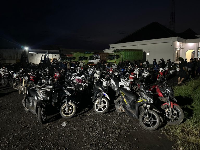 Polres Probolinggo Bubarkan Balap Liar di Dringu, Puluhan Motor Diamankan