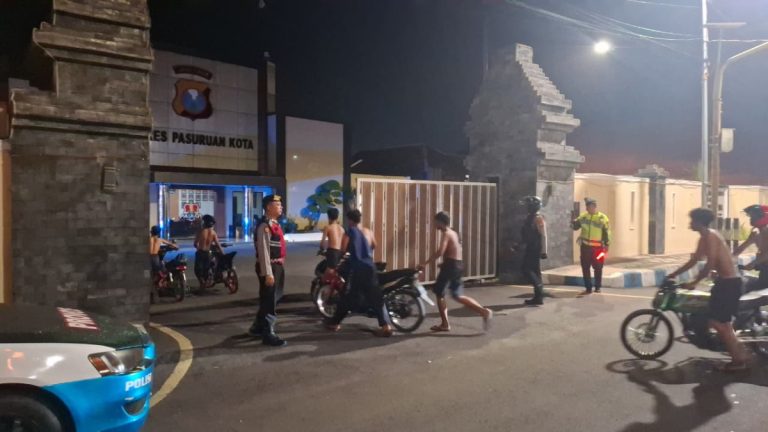 Patroli Pleton Siaga Polres Pasuruan Kota Amankan 14 Motor Diduga Balap Liar