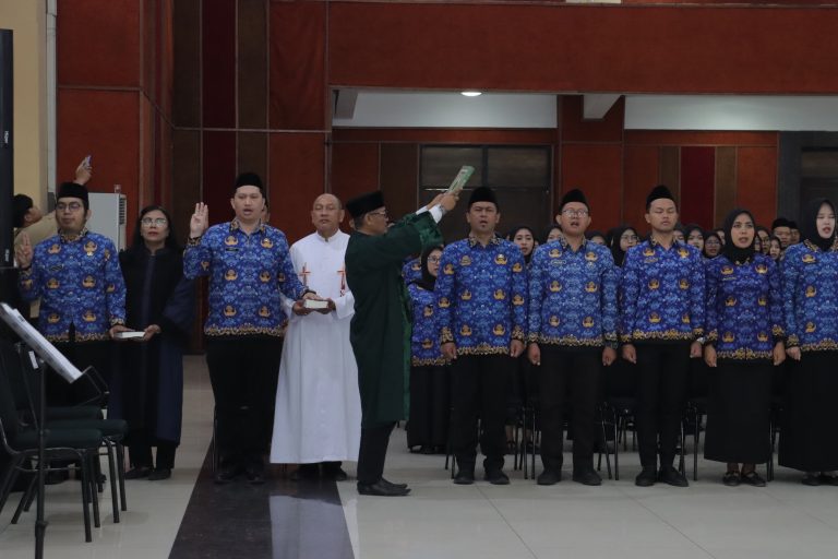 PENYERAHAN SK PENGANGKATAN PNS DAN PENGAMBILAN SUMPAH/JANJI PNS